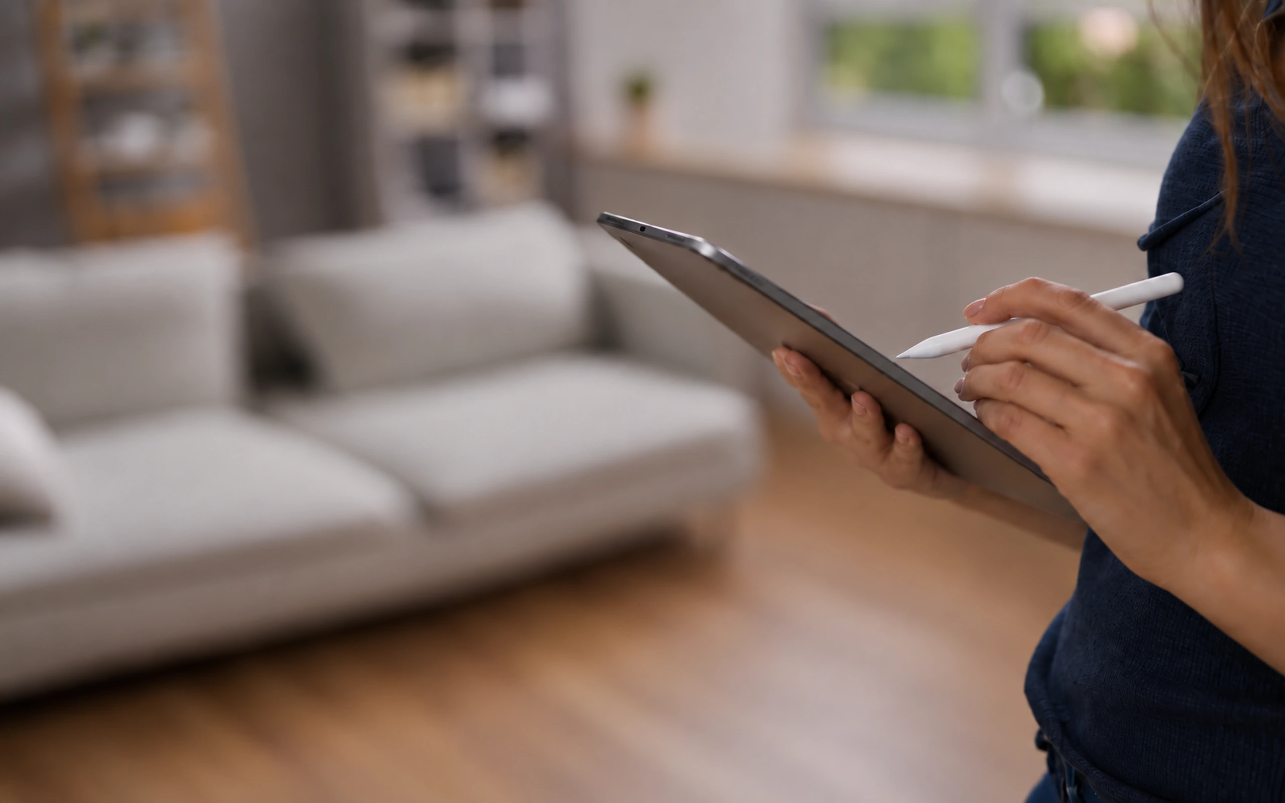 Inventory clerk recording a property’s condition on a tablet at check-out